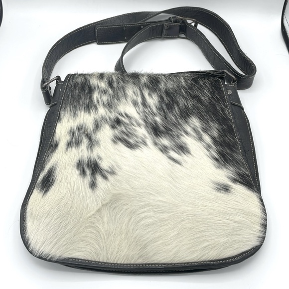 Source Unknown Handbags - Leather and Cowhide 90s Messenger Crossbody Bag with adjustable buckle strap